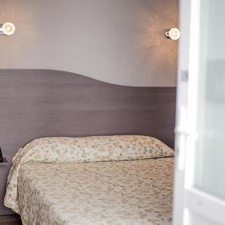 Annexe De La Gare Hotel 2*